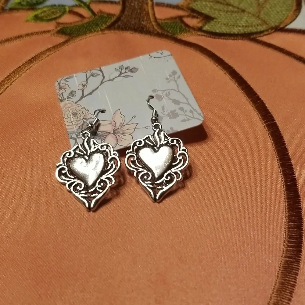YOU HAVE MY HEART❣️Dangling silver heart earrings. New.